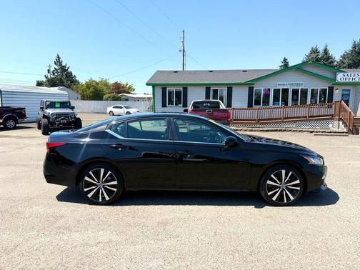 2022 Nissan Altima SR FWD