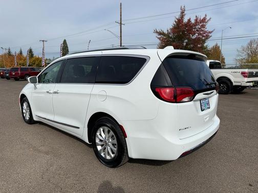 2018 Chrysler Pacifica Touring-L