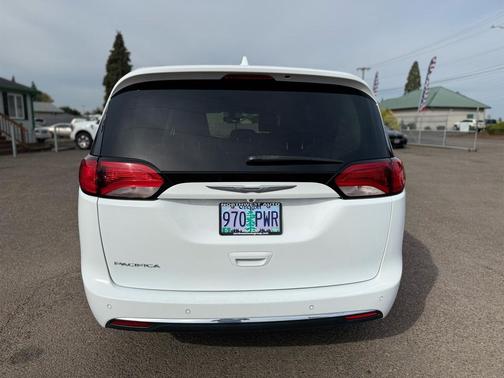 2018 Chrysler Pacifica Touring-L