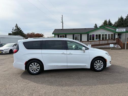 2018 Chrysler Pacifica Touring-L