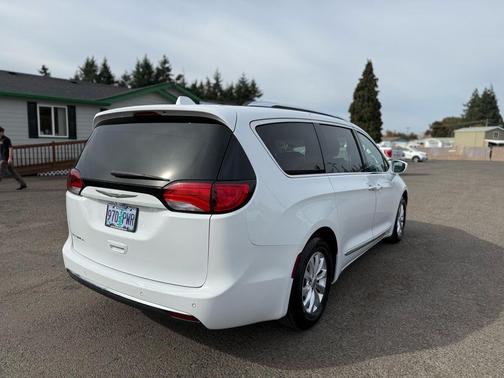 2018 Chrysler Pacifica Touring-L