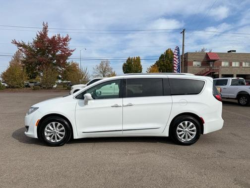 2018 Chrysler Pacifica Touring-L