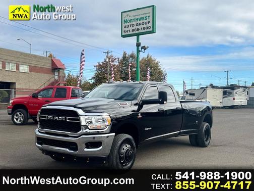 2022 RAM 3500 Tradesman Crew Cab 4x4 8' Box