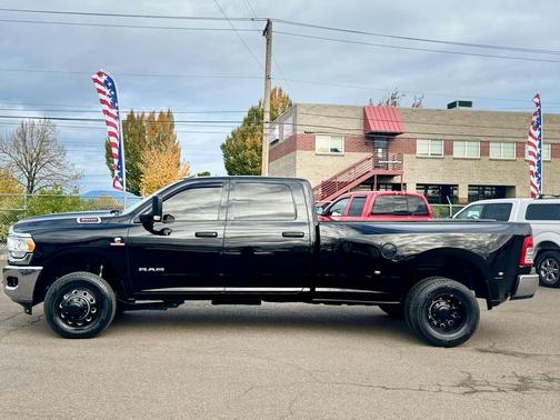 2022 RAM 3500 Tradesman Crew Cab 4x4 8' Box