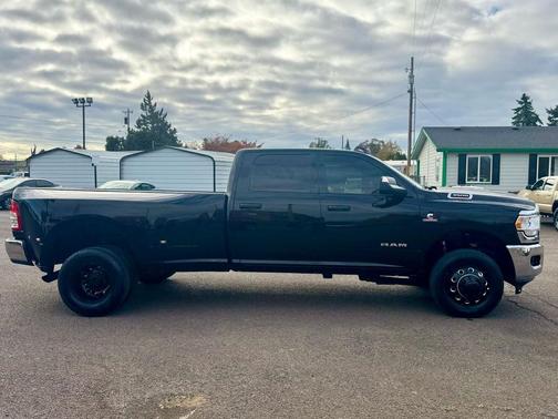 2022 RAM 3500 Tradesman Crew Cab 4x4 8' Box