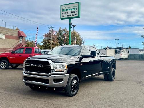2022 RAM 3500 Tradesman Crew Cab 4x4 8' Box