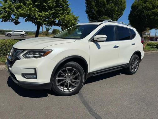 Pearl White 2017 Nissan Rogue SL