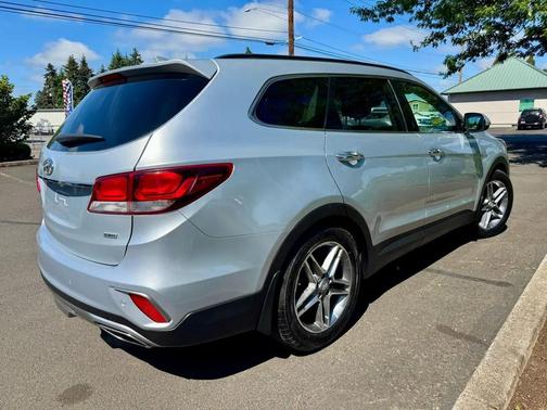 Circuit Silver 2017 Hyundai SANTA FE SE Ultimate