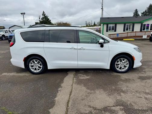 2020 Chrysler Voyager LXI