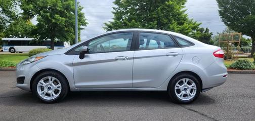Ingot Silver Metallic 2016 Ford Fiesta SE