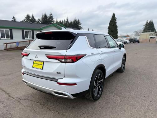 2023 Mitsubishi Outlander SE