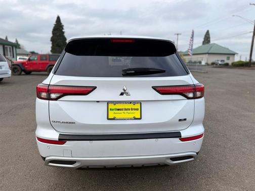 2023 Mitsubishi Outlander SE