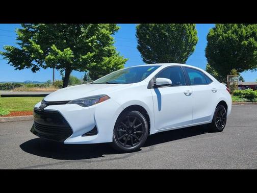 Blizzard Pearl 2017 Toyota Corolla SE