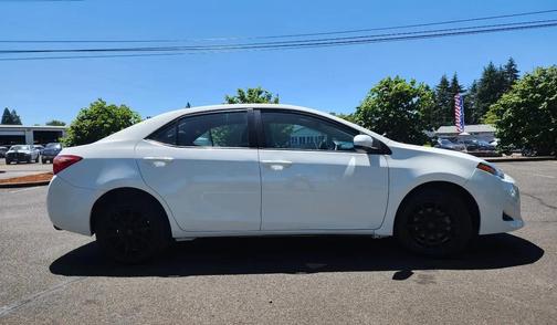 Blizzard Pearl 2017 Toyota Corolla SE