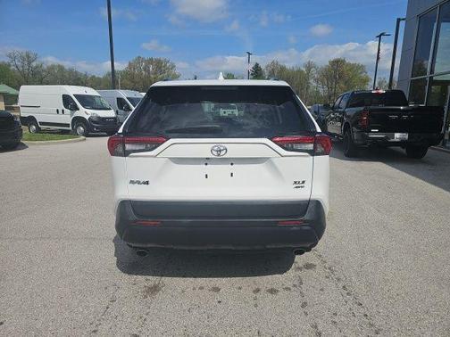 Ice Cap 2024 Toyota RAV4 XLE