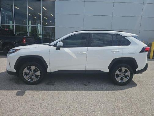 Ice Cap 2024 Toyota RAV4 XLE