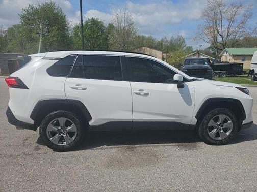 Ice Cap 2024 Toyota RAV4 XLE