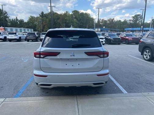 2024 Mitsubishi Outlander SE
