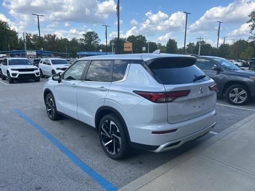 2024 Mitsubishi Outlander SE