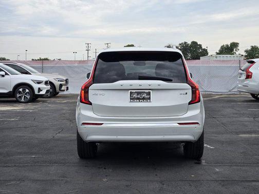 2025 Volvo XC90 B6 Plus 7-Seater