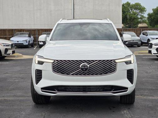 2025 Volvo XC90 B6 Plus 7-Seater