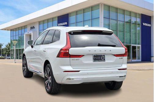2023 Volvo XC60 B5 Plus Bright Theme