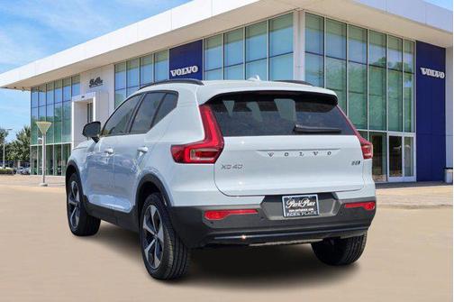 2026 Volvo XC40 B5 Plus