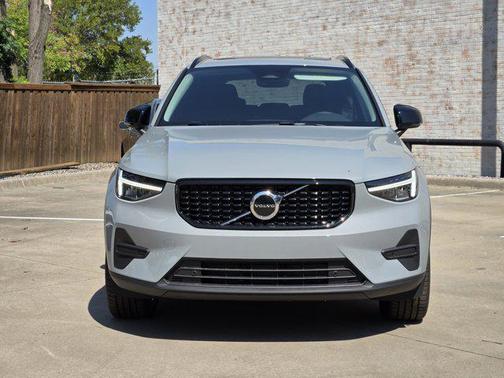 2026 Volvo XC40 B4 Core