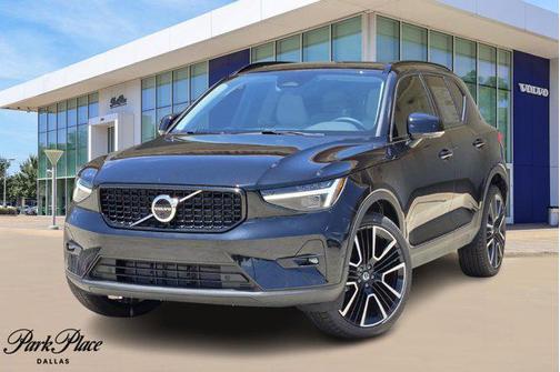 2025 Volvo XC40 B5 Ultra Dark Theme