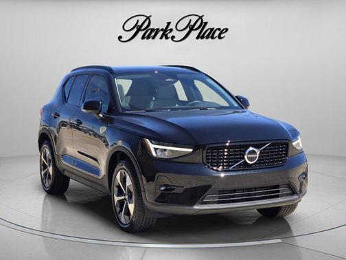 2026 Volvo XC40 Plus, B5 AWD Gas (mild hybrid), Dark