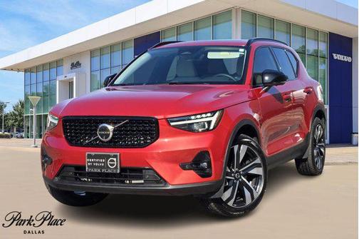 2024 Volvo XC40 B5 Ultimate Dark Theme