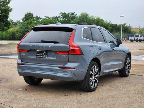 2022 Volvo XC60 B5 Momentum