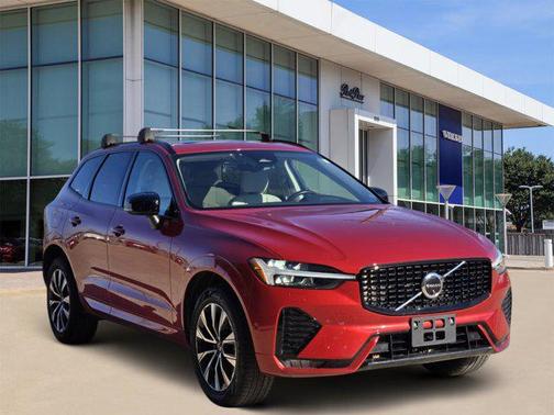 2023 Volvo XC60 B5 Plus Dark Theme