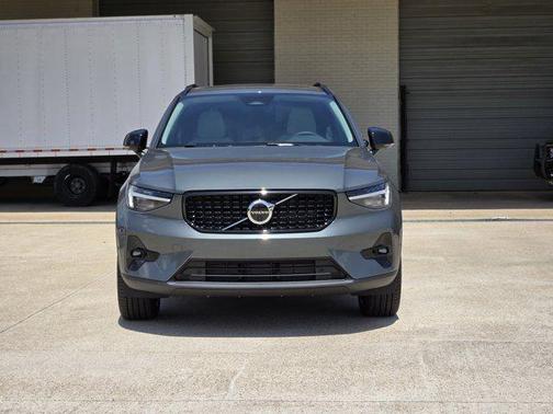 2026 Volvo XC40 B5 Ultra