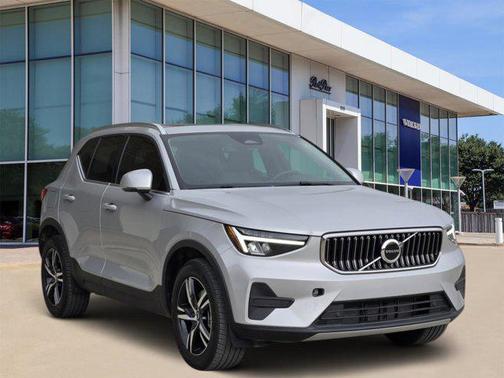 2025 Volvo XC40 B5 Core Bright Theme