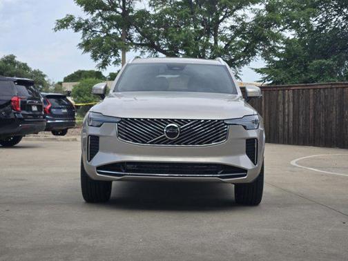 2025 Volvo XC90 B5 Core