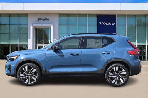 2025 Volvo XC40 B5 Ultra Dark Theme