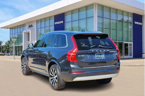 2022 Volvo XC90 T5 Momentum