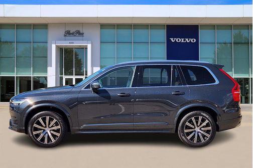 2022 Volvo XC90 T5 Momentum