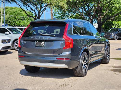 2022 Volvo XC90 T5 Momentum