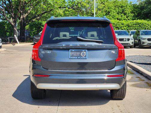 2022 Volvo XC90 T5 Momentum