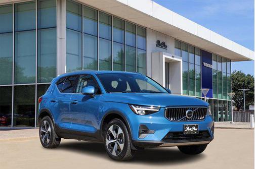 2024 Volvo XC40 B5 Plus Bright Theme