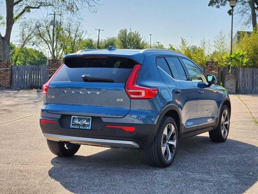 2024 Volvo XC40 B5 Plus Bright Theme