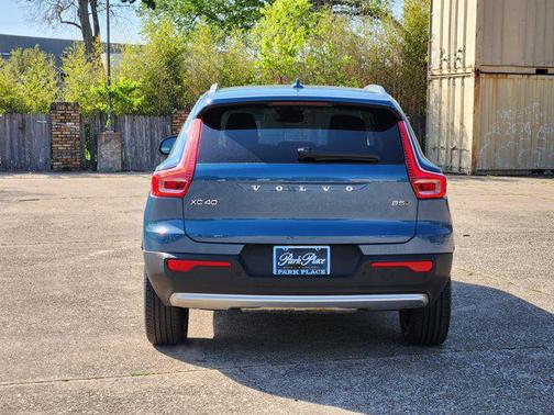 2024 Volvo XC40 B5 Plus Bright Theme