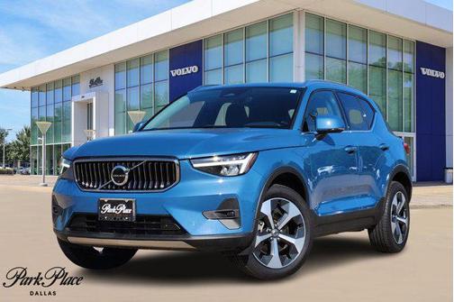 2024 Volvo XC40 B5 Plus Bright Theme
