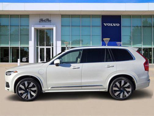 2023 Volvo XC90 Recharge Plug-In Hybrid T8 Core Bright Theme