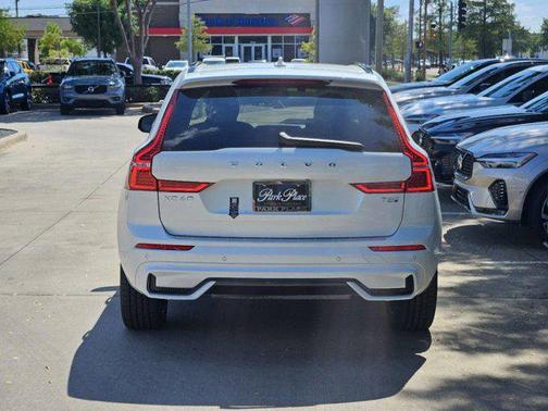 2025 Volvo XC60 Plug-In Hybrid T8 Plus