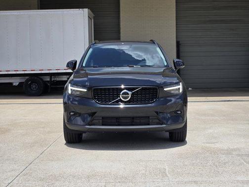 2026 Volvo XC40 B5 Ultra