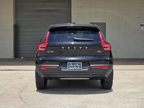 2026 Volvo XC40 B5 Ultra