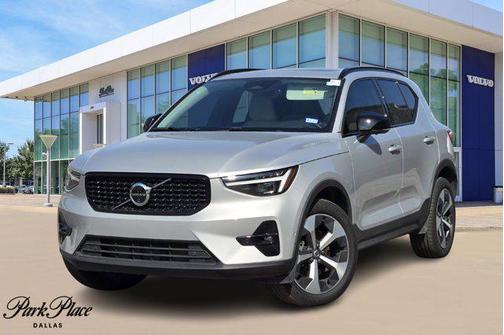 2024 Volvo XC40 B5 Plus Dark Theme